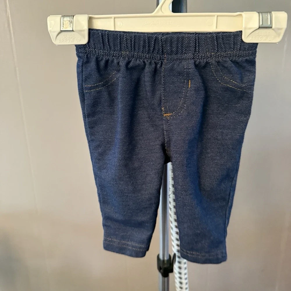 Carter's 3M bundle of 4 outfits/11 pieces. Tops, pants, and‎ 3 jackets